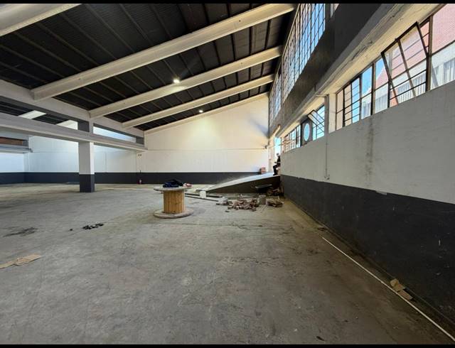 480M² WAREHOUSE TO LET IN EASTLEIGH